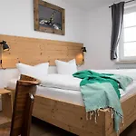 Wattlodge Bed and breakfast